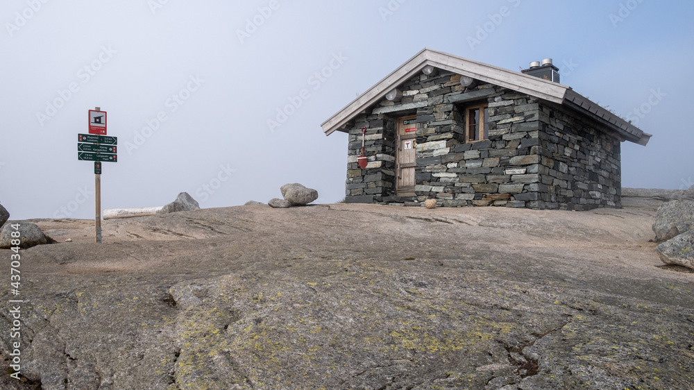 Emergency shelter, hike to Kjeragbolten, Norway
