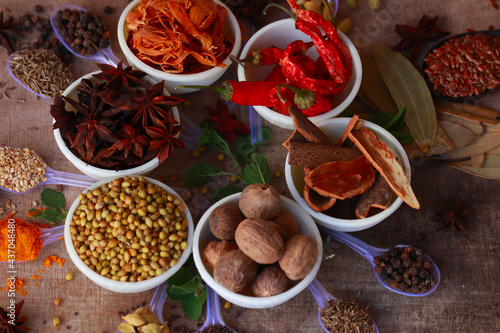 Fototapeta Naklejka Na Ścianę i Meble -  Collection of beautiful Indian spices,spices,spicy,seasonings in teble,rotating spice teble,turmeric,anise,garlic,coriander, chili,cardamom,clove,Top view.