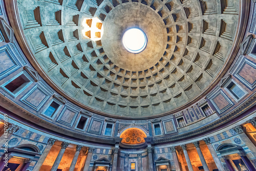 Inside the famous monument in Rome: the Pantheon