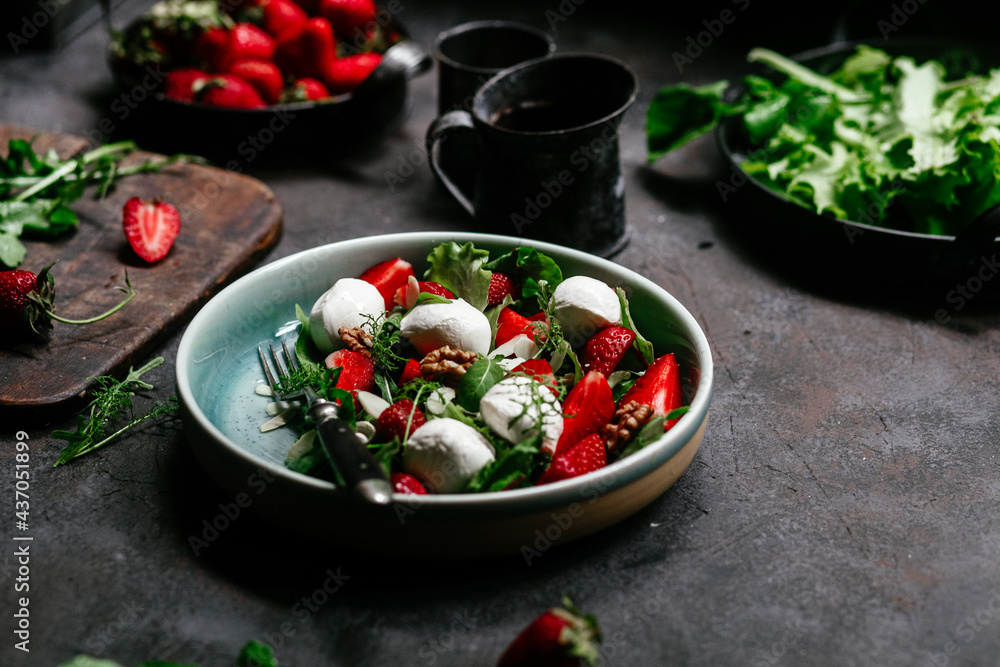 Salad with strawberries, mozzarella and arugula
