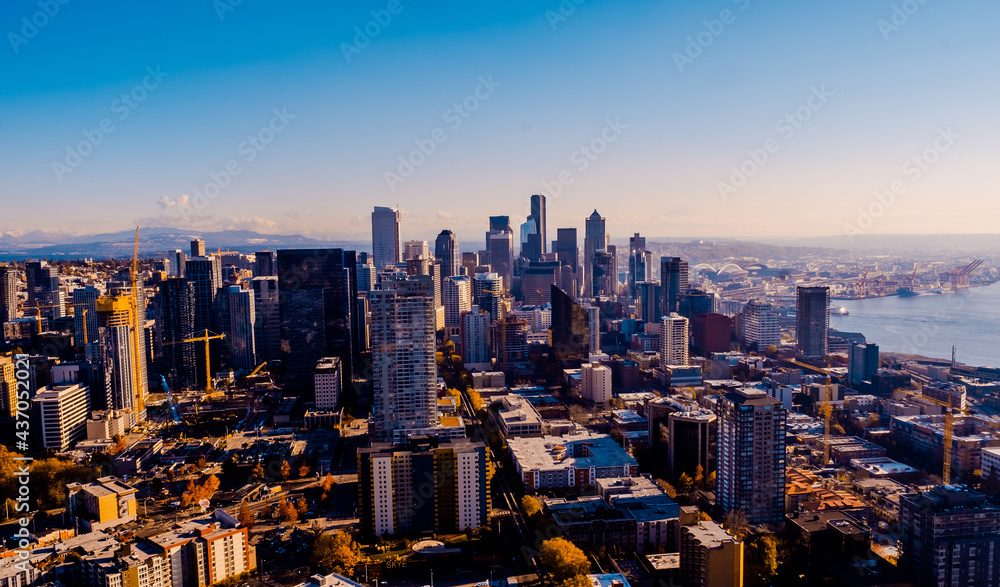 Obraz premium Seattle downtown skyline at autumn season, Washington, USA 