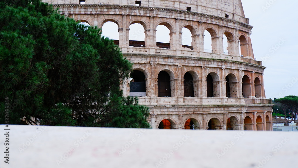 Obraz premium A scenic view of Roman colosseum in Rome, Italy