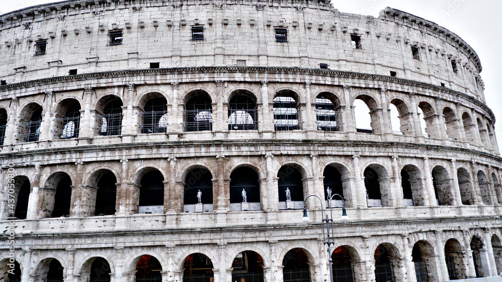 Fototapeta premium A scenic view of Roman colosseum in Rome, Italy