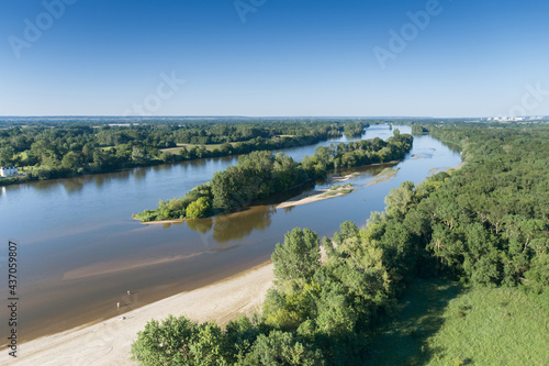 Prise de vue aérienne de la Loire réalisé à Candes Saint Martin en Indre et Loire, France 
