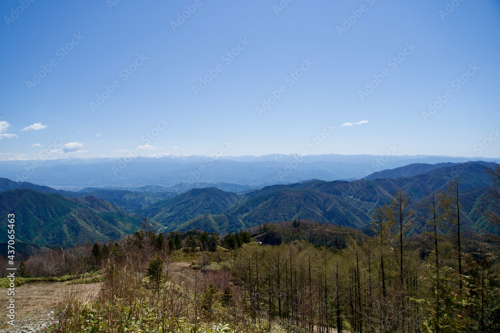 The blue sky and Mountain View in Nagano.