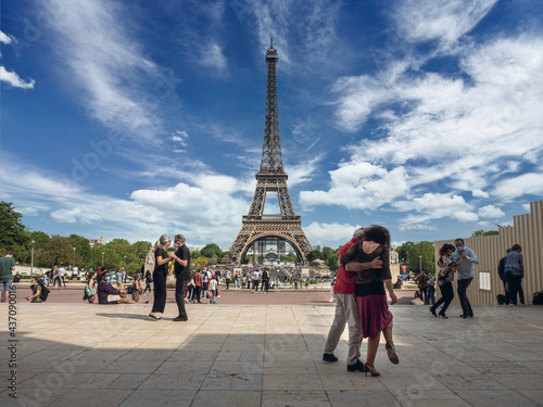 Paris, France, May 2021. Dancing Argentine couples tango on the Tracadero square in the background the Eiffel Tower symbol of Paris, the city of love © Christof