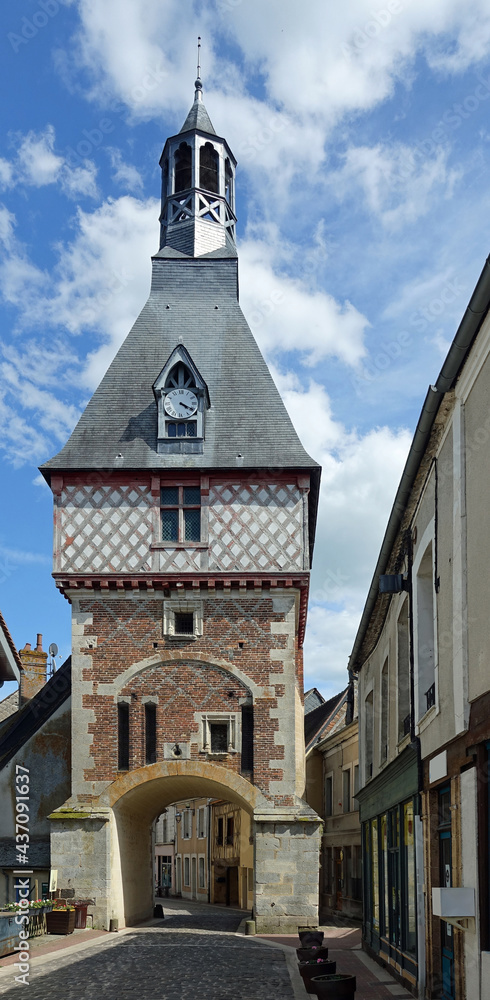 Beffroi de la ville de Saint-Fargeau dans l'Yonne en Bourgogne