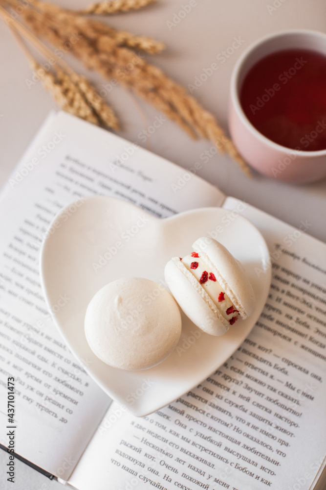 Fototapeta premium book and cup