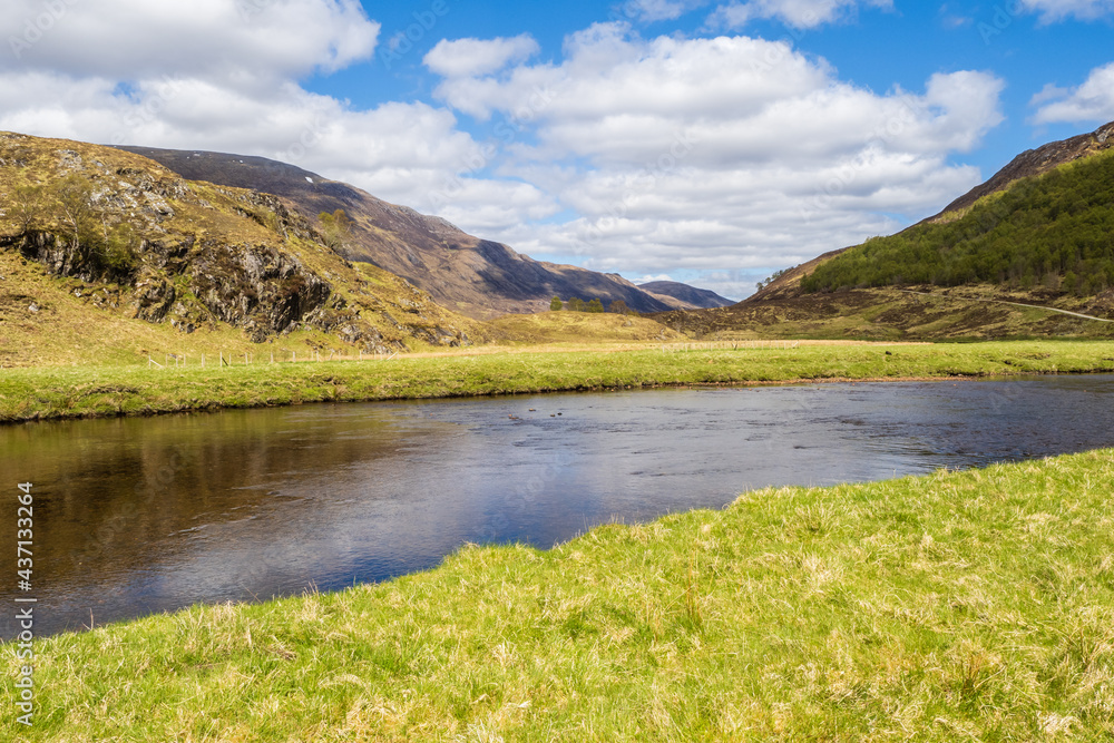 The Affric Kintail Way is a fully signposted, superb cross-country route for walkers and mountain bikers stretching almost 44 miles from Drumnadrochit on Loch Ness to Morvich in Kintail by Loch Duich.