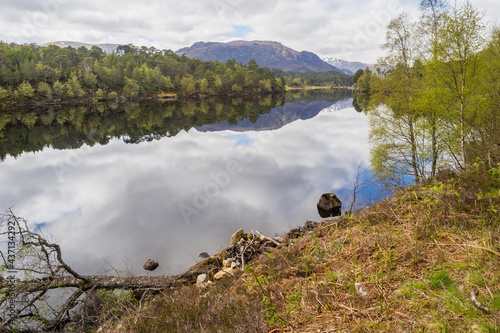 Fototapeta Naklejka Na Ścianę i Meble -  The Affric Kintail Way is a fully signposted, superb cross-country route for walkers and mountain bikers stretching almost 44 miles from Drumnadrochit on Loch Ness to Morvich in Kintail by Loch Duich.