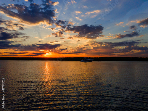 Atardecer en el rio