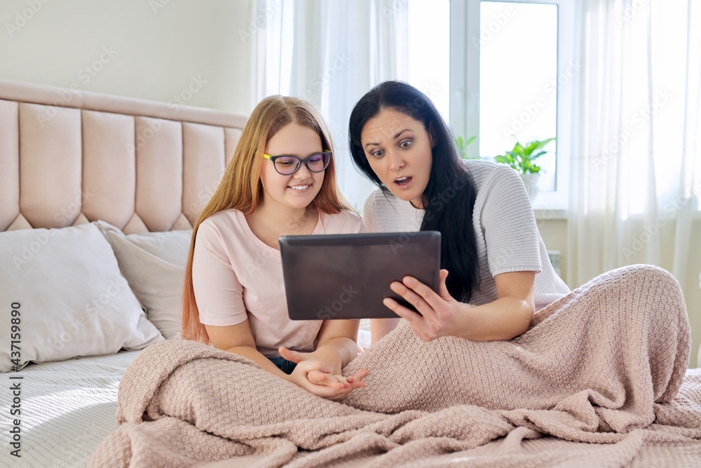 Communication relationship parent mom and child daughter teenager Communication relationship parent mom and child daughter teenager
