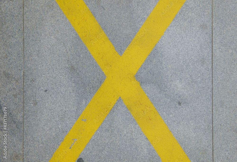Yellow line on the ground 
