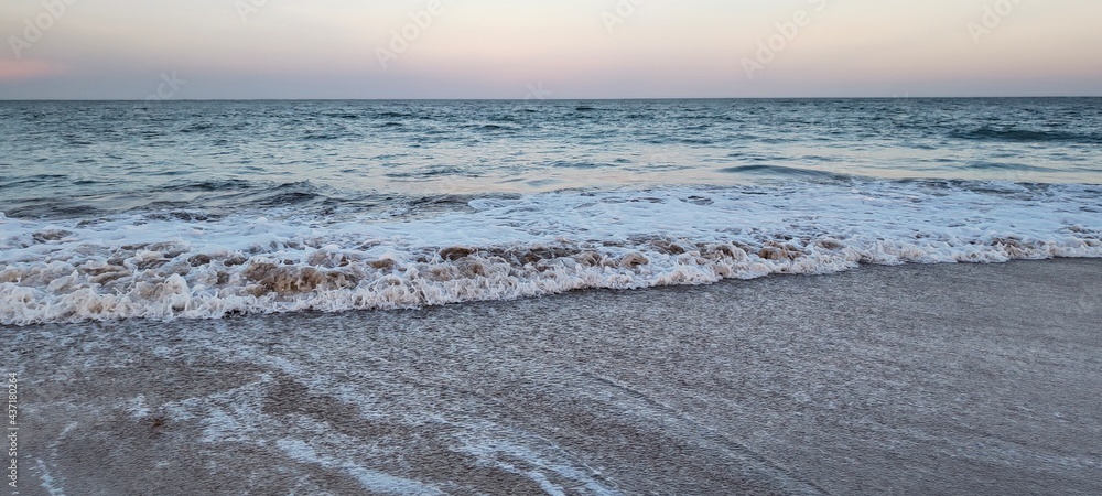 Obraz premium sunset over the beach