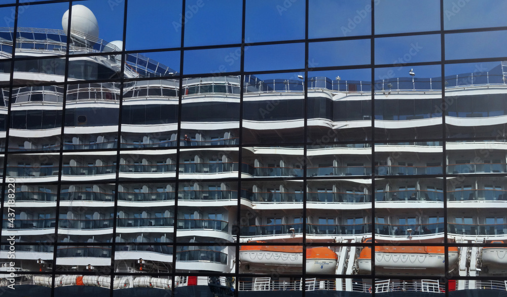 Obraz premium in the port at the terminal is reflected in the glass window a huge cruise ship, Reykjavik, Iceland