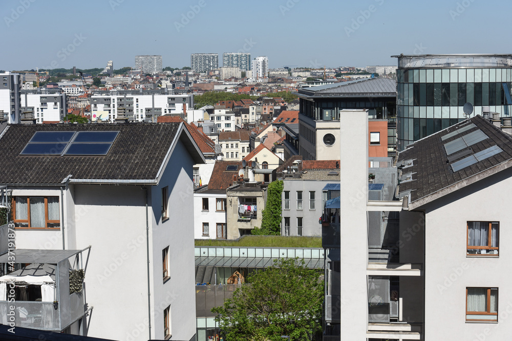vue panorama toits Belgique Bruxelles logement immobilier appartement panneaux solaire energie