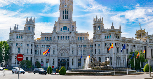 Ayuntamiento de Madrid y fuente de la Cibeles (Madrid, España)