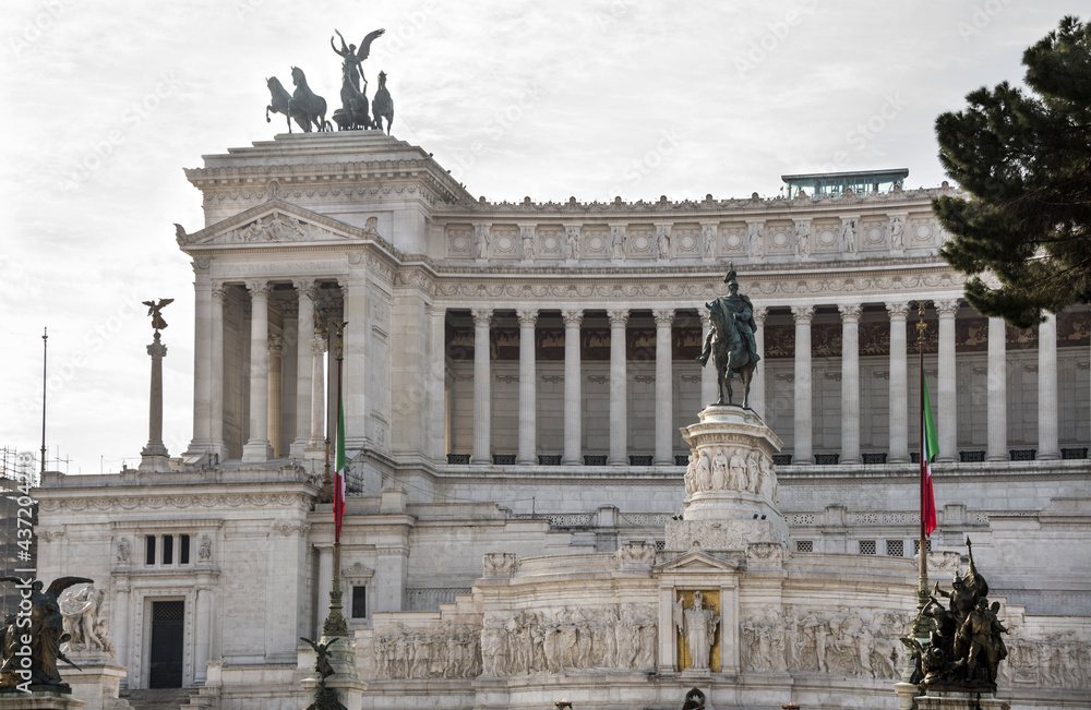  The Altare della Patria (National Monument to Victor Emmanuel II) .Rome