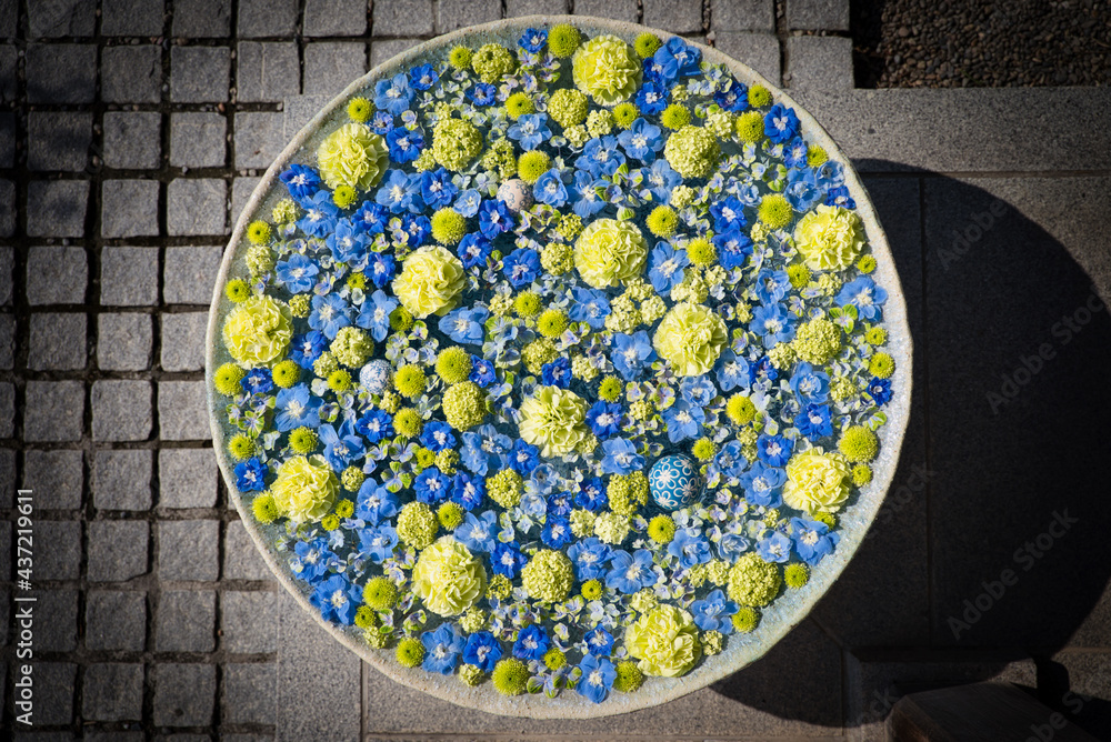 日本の素晴らしく綺麗な花手水 日本の素晴らしく綺麗な花手水