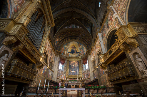 Принти на полотні Cremona, Italy - June 2, 2021: symmetrical interior view of Santa Maria Assunta cathedral, people are visible in the distance