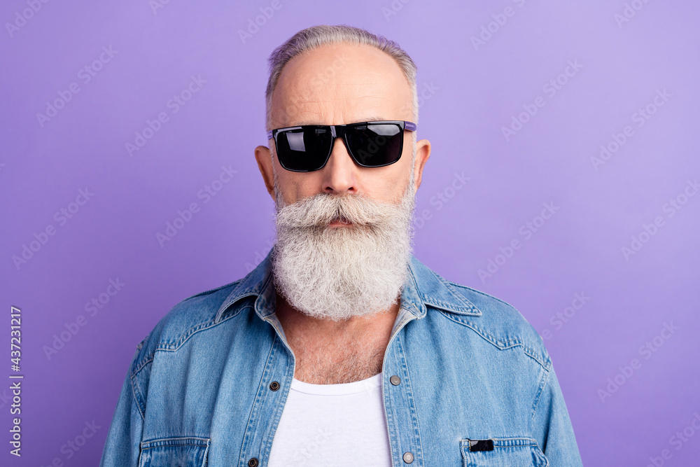 Photo of handsome elderly man serious confident wear denim shirt beard isolated over purple color background Photo of handsome elderly man serious confident wear denim shirt beard isolated over purple color background