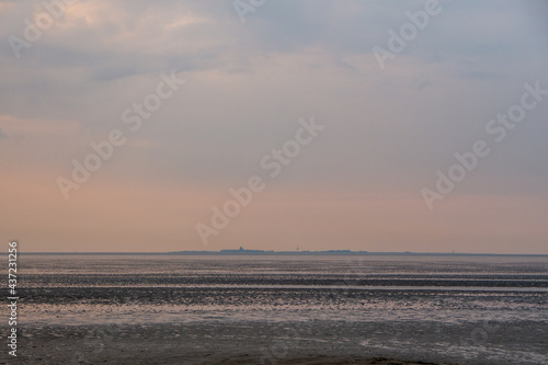 Insel Neuwerk im rosa Dunst von Cuxhaven Sahlenburg aus gesehen photo