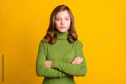 Photo portrait young girl in green turtleneck serious confident with crossed hands isolated vivid green color background