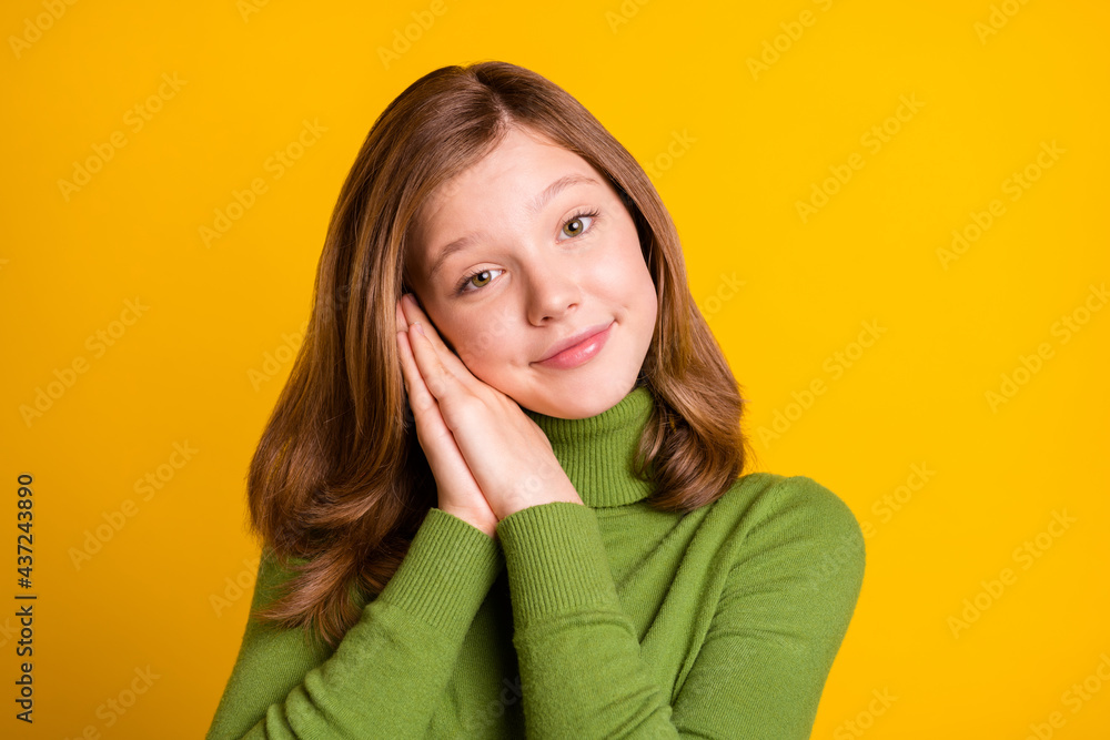 Photo portrait young girl smiling tired want to sleep rest isolated vibrant green color background Photo portrait young girl smiling tired want to sleep rest isolated vibrant green color background