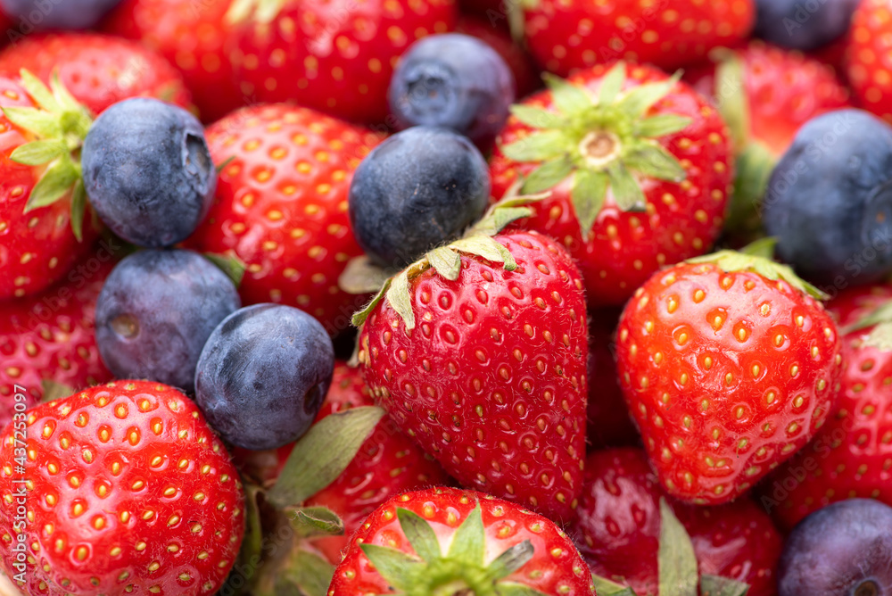 Obraz premium Raspberry, strawberry and blueberry berries
