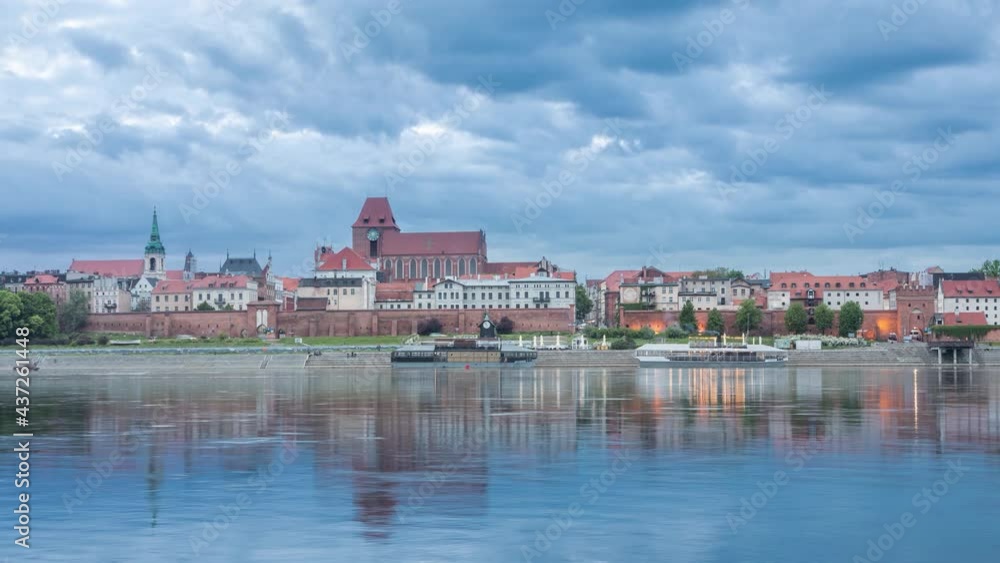 Torun skyline at dusk - day to night time lapse video
Torun skyline at dusk - day to night time lapse video