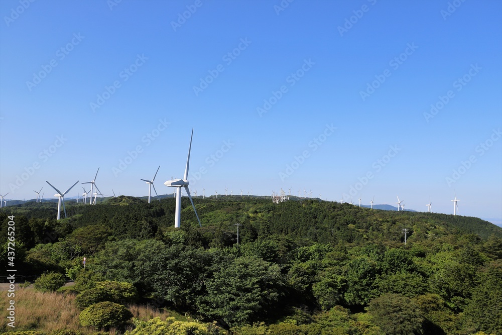Fototapeta premium 青山高原の風車群