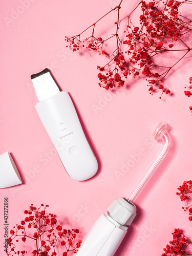 Ultrasonic water peeling and high-frequency beauty home devices photo