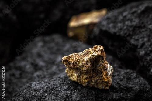 Fotografi Brazilian bauxite in mine, concept of mineral extraction and aluminum production