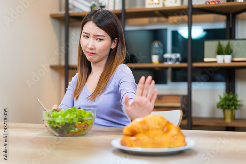 Asian woman choose the salad bowl for healthy food. concept of healthy eating and wellbeing