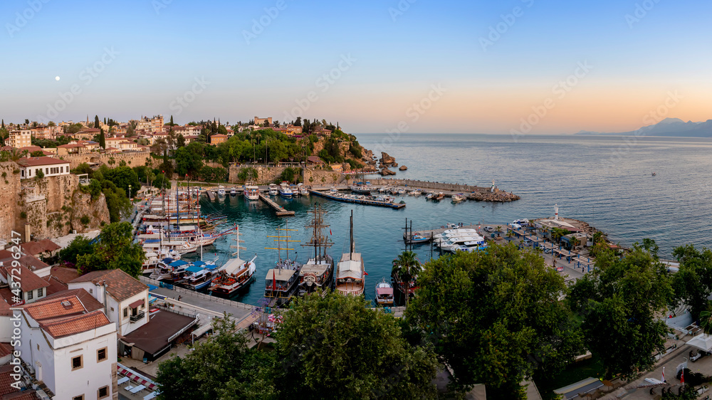 Obraz premium Ships in the old harbour in Antalya (Kaleici), Turkey. Old town of Antalya is a popular Tourist destination in Turkey. Travel background.