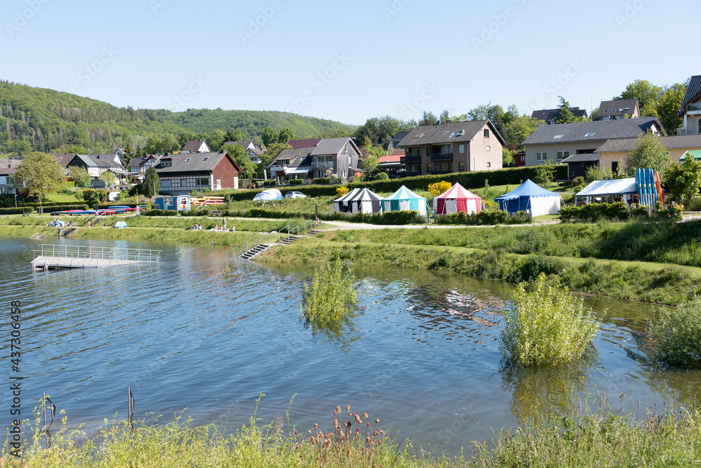 Traumhafte Wasserlandschaft in Woffelsbach am Rursee Traumhafte Wasserlandschaft in Woffelsbach am Rursee