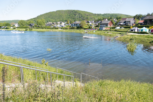 Traumhafte Wasserlandschaft in Woffelsbach am Rursee photo