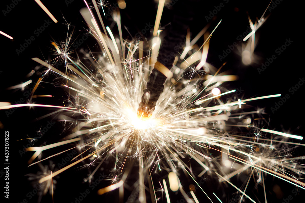 Obraz premium Night dark background with a sparkler