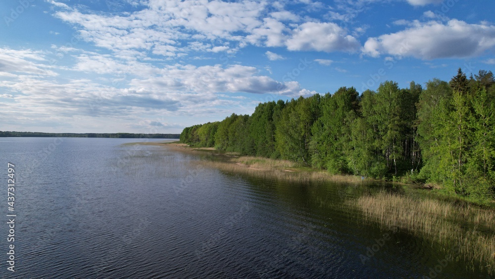 Obraz premium A bird's eye view of the lake, background