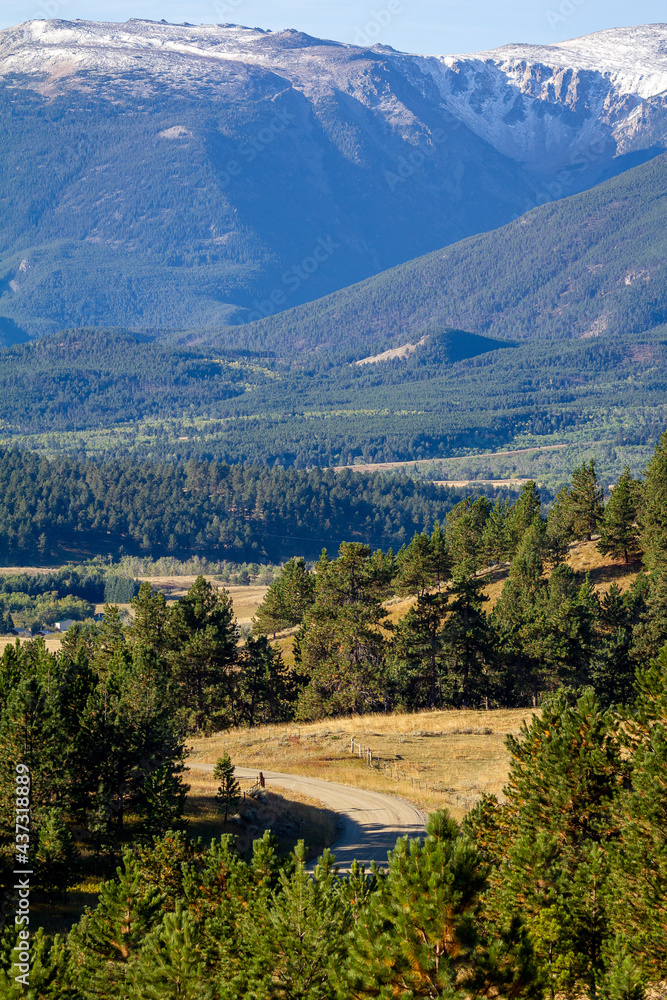 Obraz premium road to the beartooth mountains