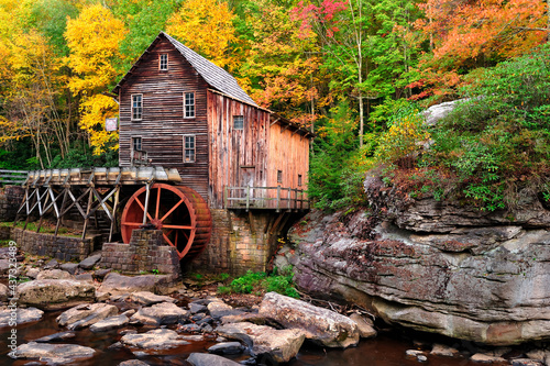 Εκτύπωση καμβά West Virginia Grist Mill in full autumn colors