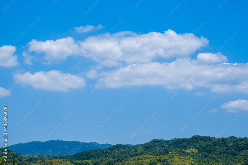 青空　空　雲　初夏の空　背景　背景素材　6月　