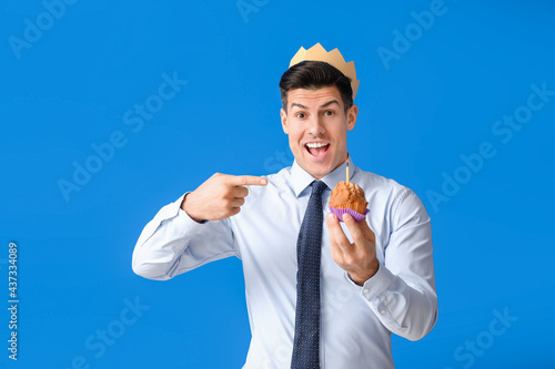 Handsome man pointing at bi...