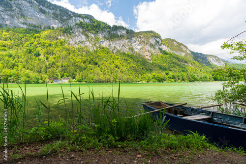 Wanderweg am Reintalersee bei Kramsach mit Fischerboot photo