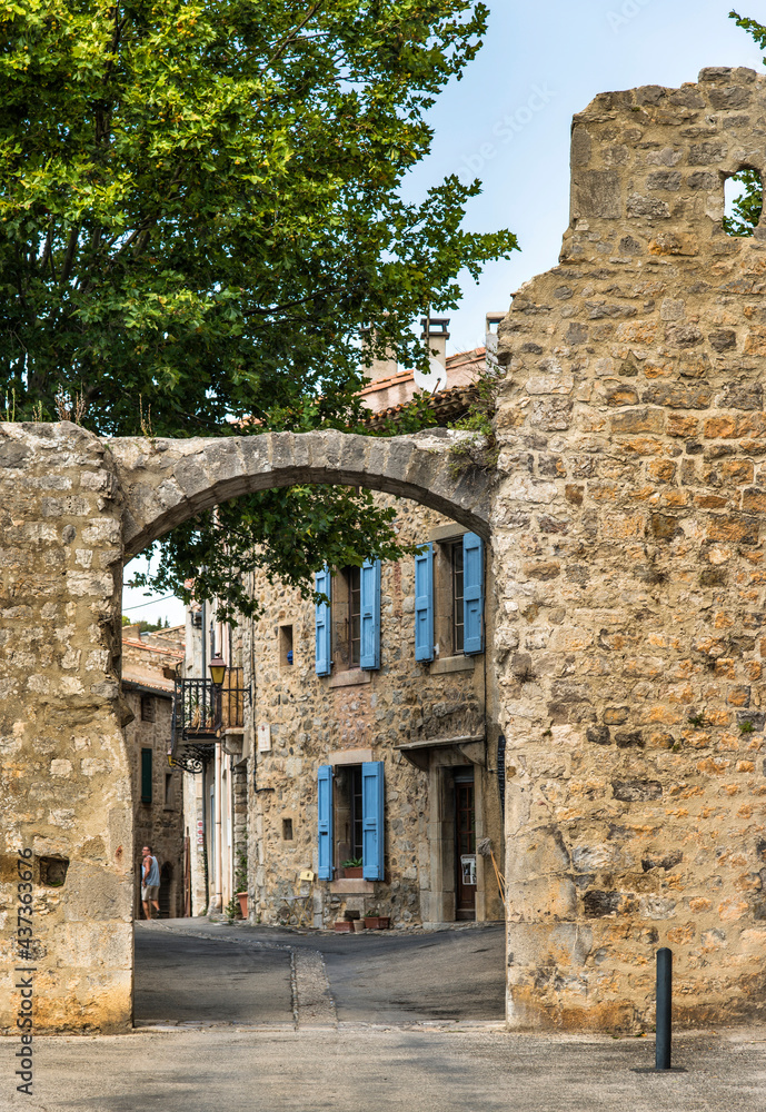 Porte dans la muraille de Lagrasse, Aude, France