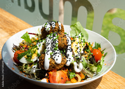 Ensalada de falafel - Falafel Salad photo