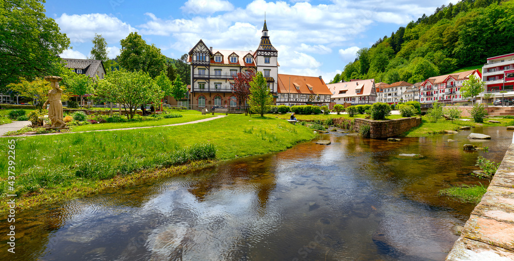Fototapeta premium Bad Herrenalb,Alb und Altstadt