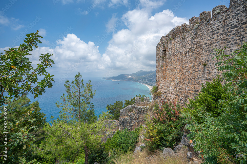 One of the symbols of Alanya – the Alanya castle over the rocky peninsula in the middle of the city.