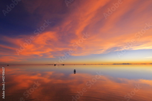 Sunset in Uyuni Salt Flat, Bolivia © Kazuki Yamakawa