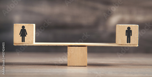 Εκτύπωση καμβά Balance scales made in from wooden cubes.
